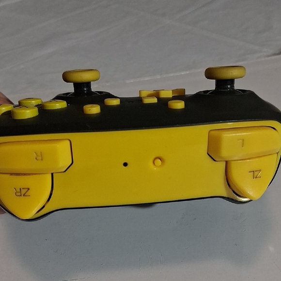 Wireless Pikachu controller compatible with Nintendo Switch Pro Controller - Picture 2 of 8